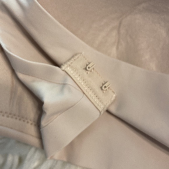 Warners Bra size 34A brand new with tag silky soft fabric for luxurious comfort - Picture 8 of 12